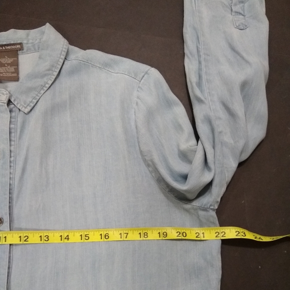 CHELSEA & THEODORE Tencel light blue wash button up shirt, L - Picture 6 of 8
